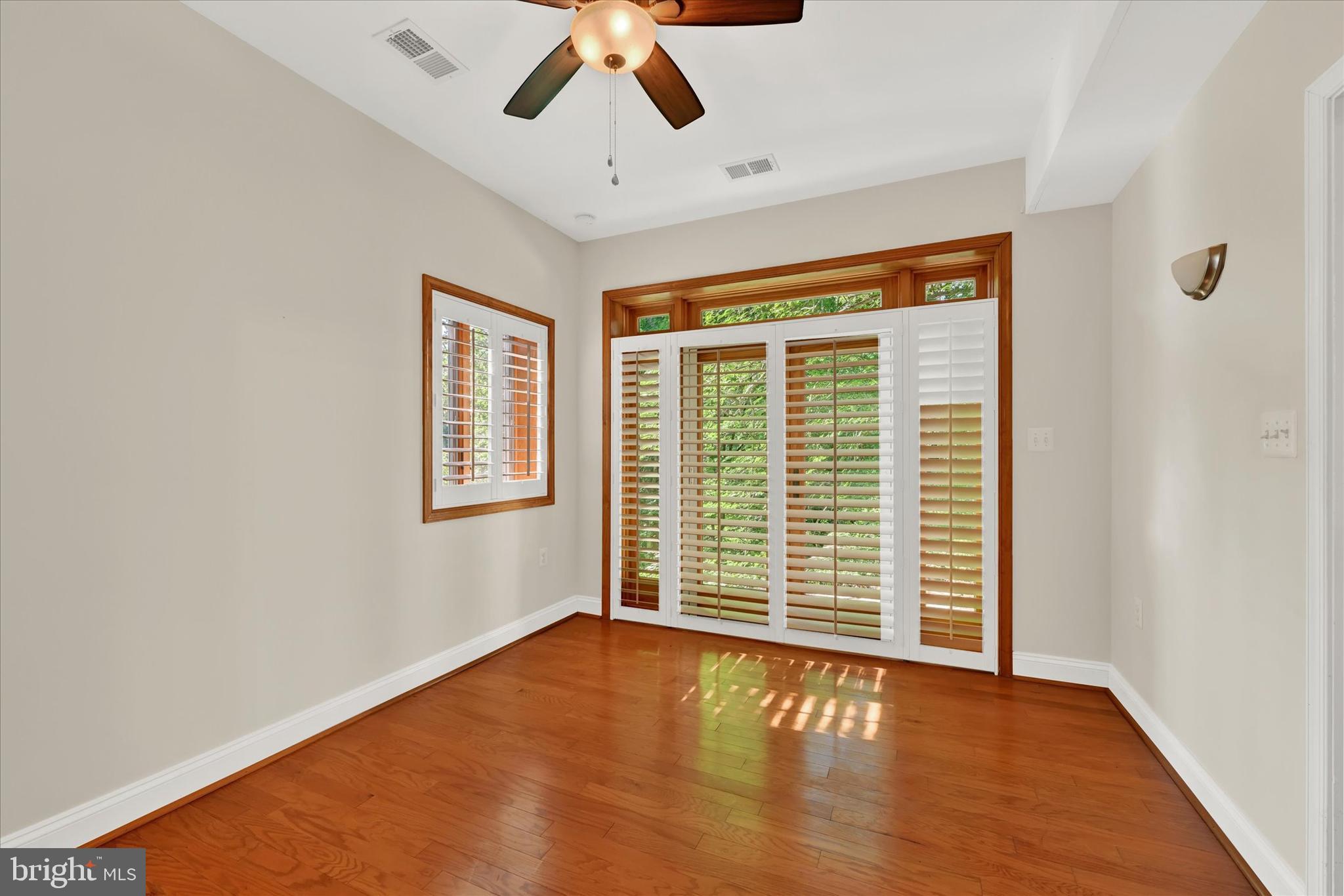 915 Rolandvue Road Towson, MD 21204 - Photo 23 of 28 Bedroom 3 with Full Bath