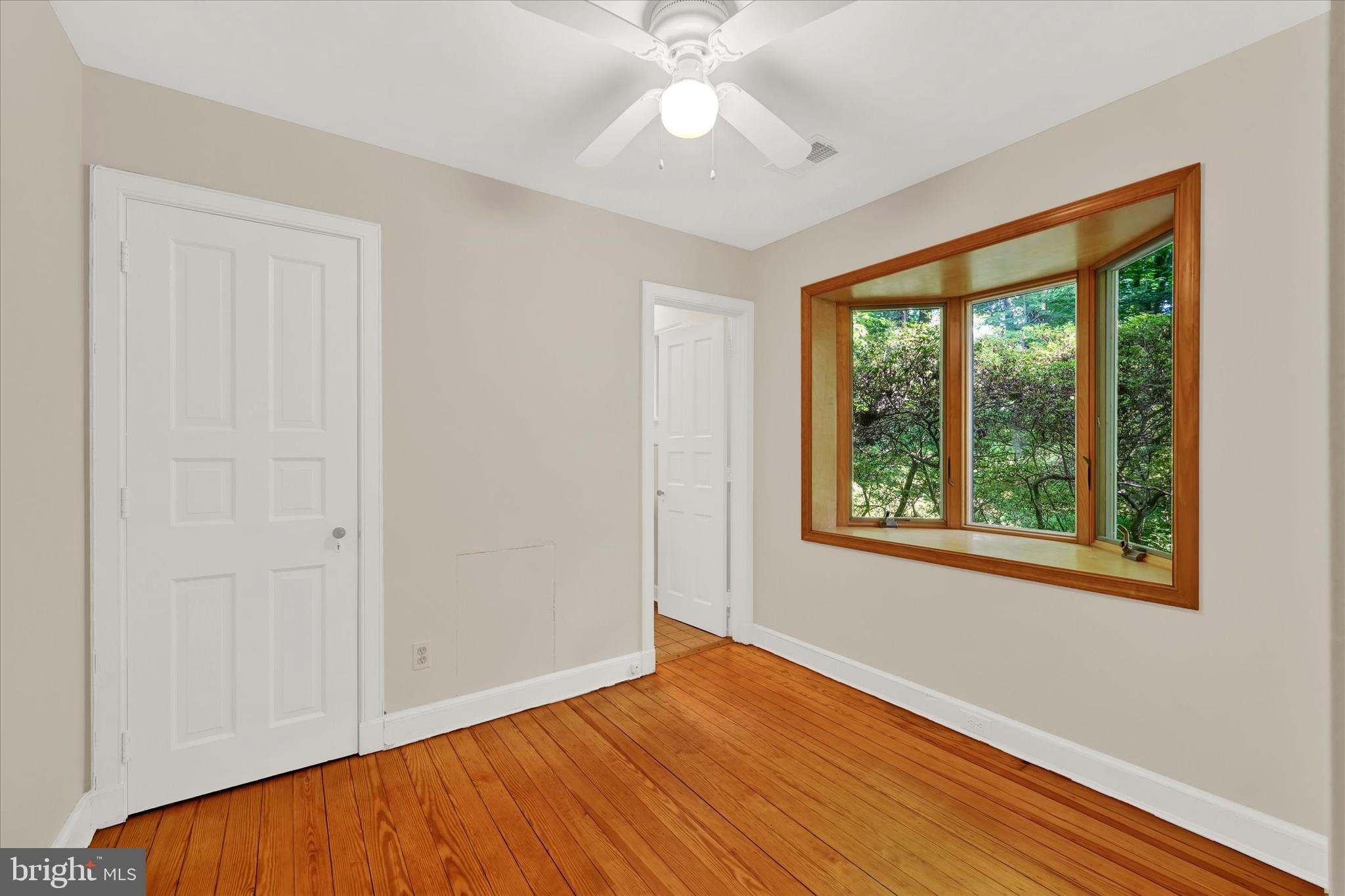 915 Rolandvue Road Towson, MD 21204 - Photo 3 of 28 Office Off of Entry/Foyer