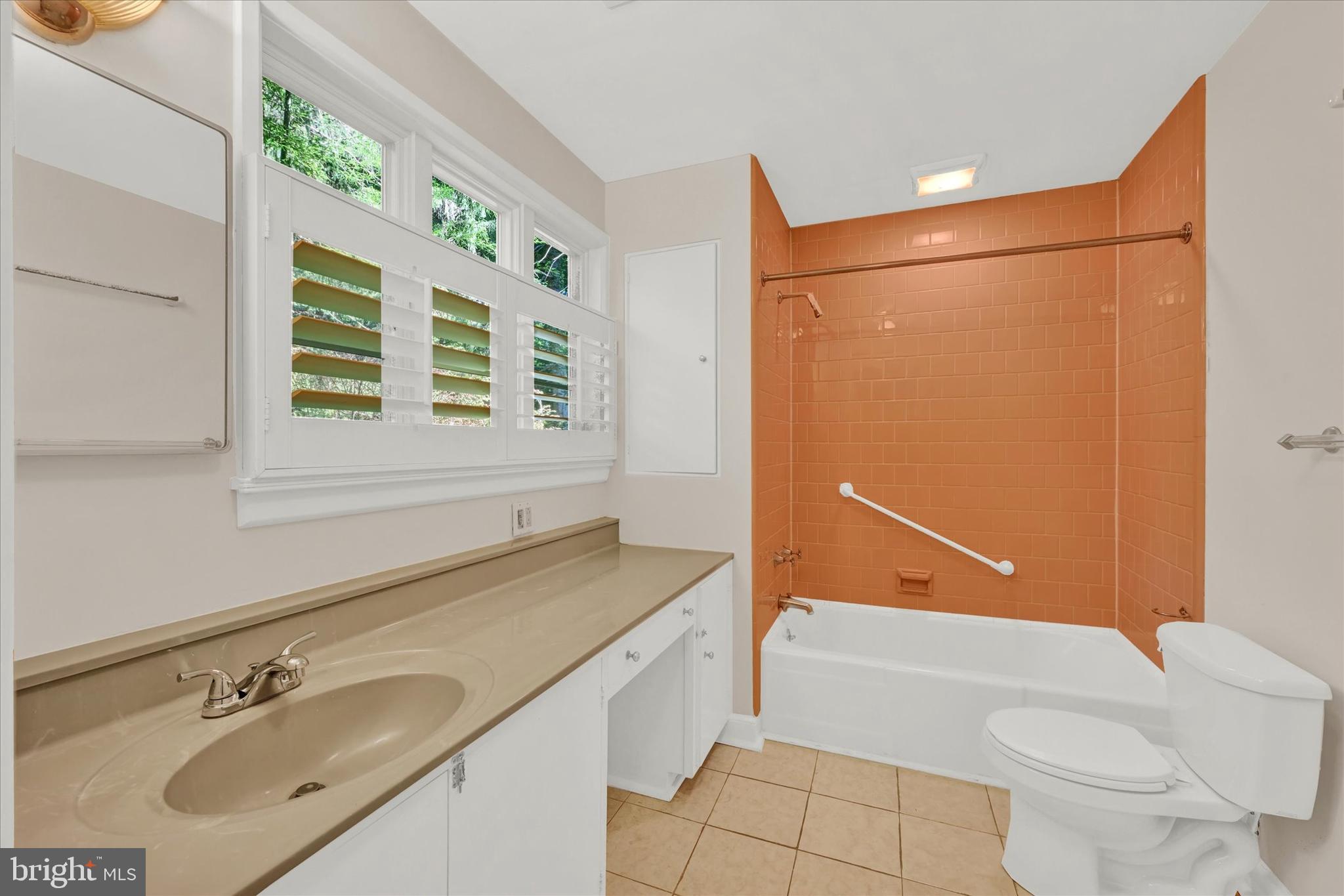 915 Rolandvue Road Towson, MD 21204 - Photo 8 of 28 Primary Bath