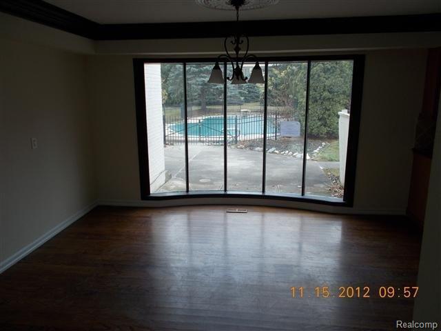 2844 Chancery Court Rochester, MI 48306 - Photo 6 of 9 eating area.JPG