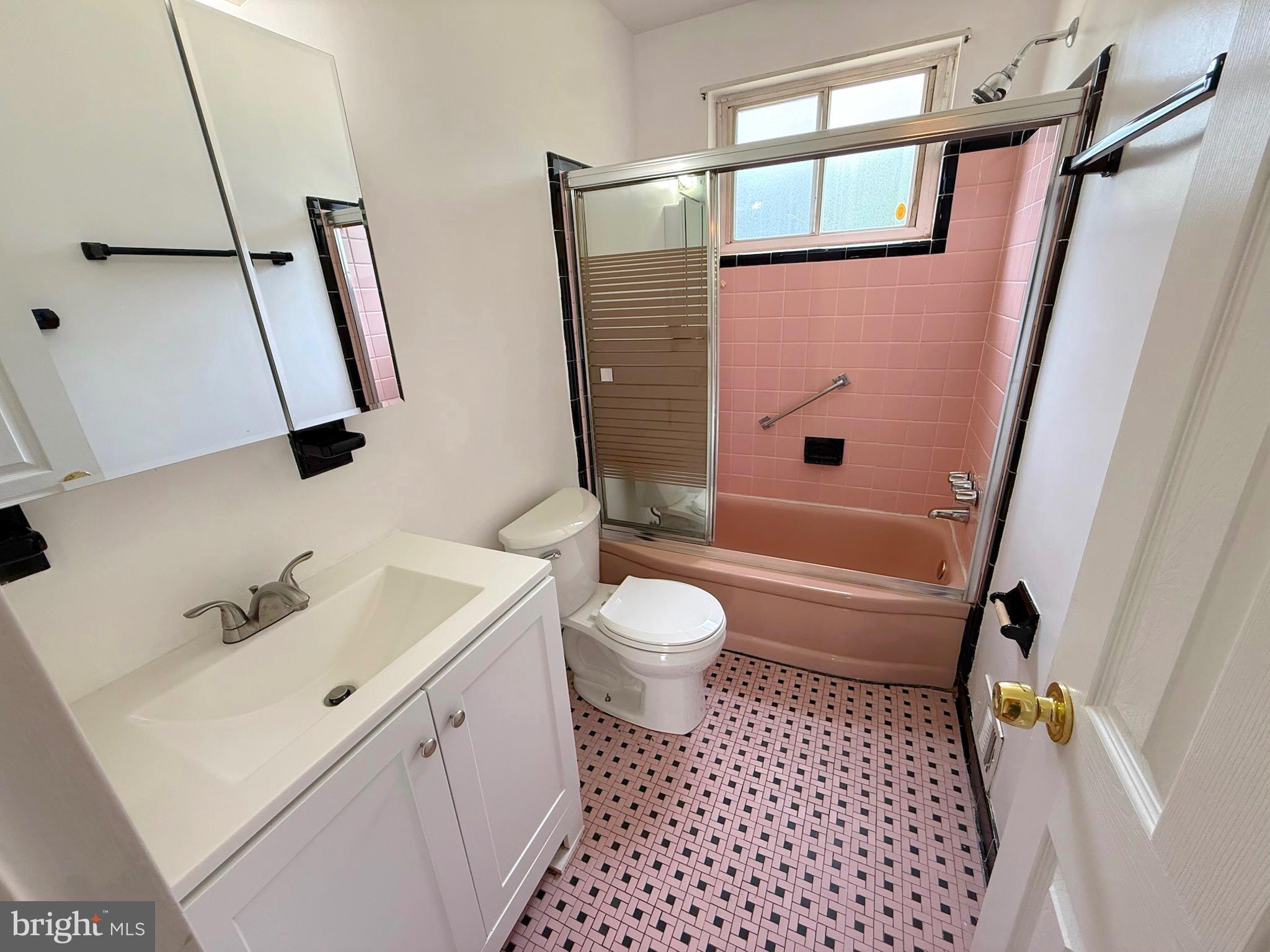 7104 Adelphi Road Hyattsville, MD 20782 - Photo 22 of 35 Main Bathroom