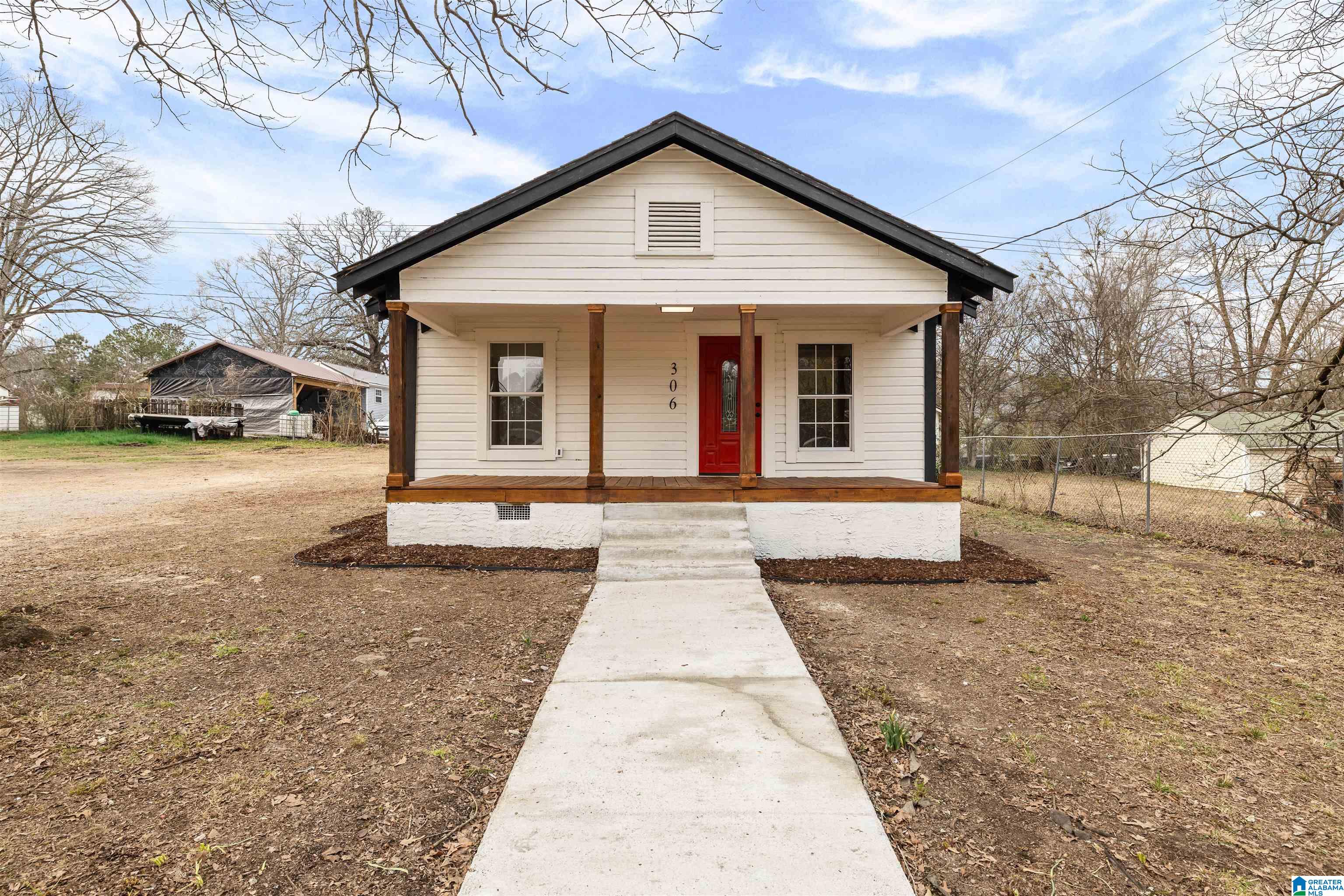 306 Adams Avenue West Oneonta, AL 35121 - Photo 2 of 24
