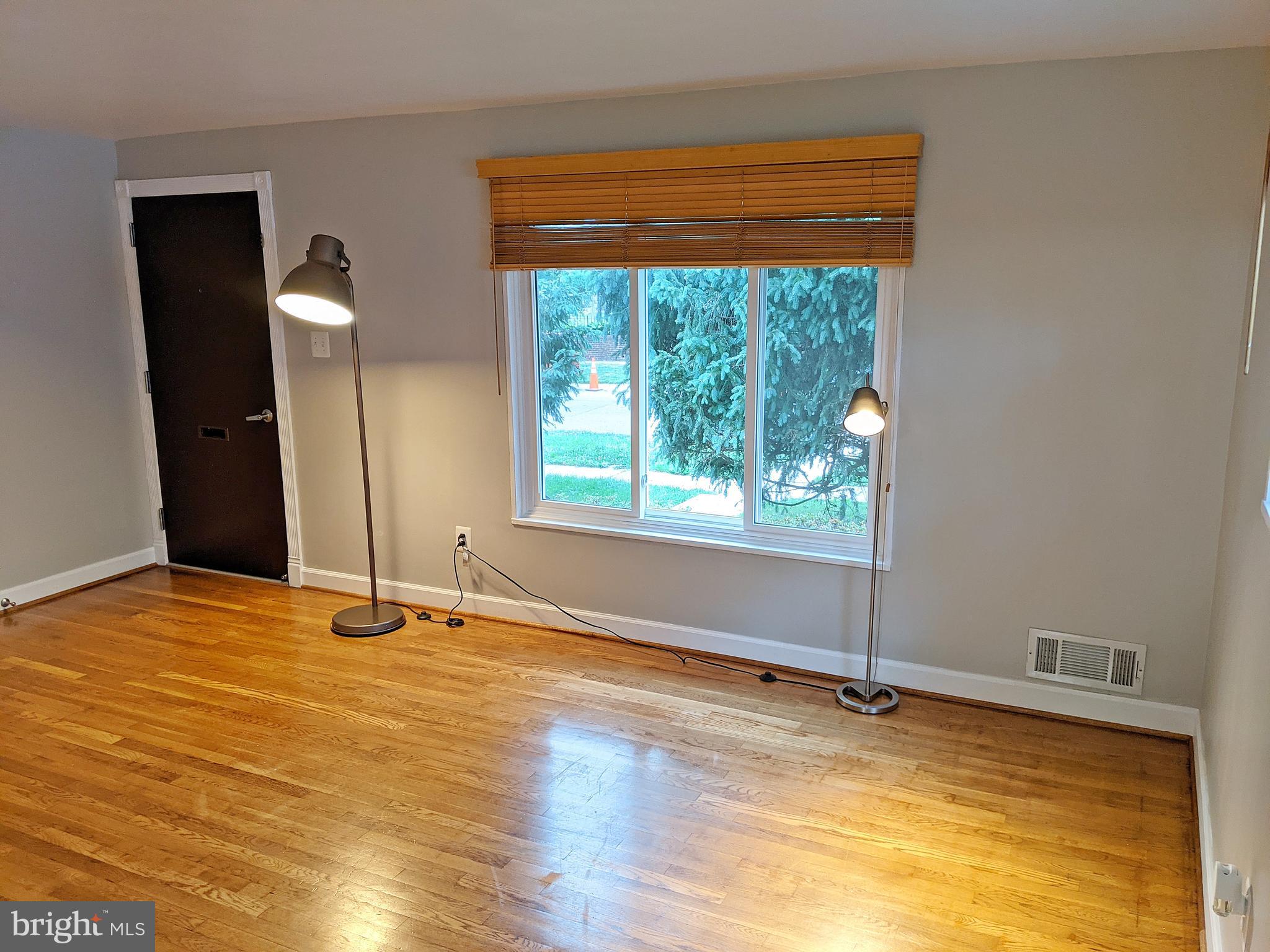 3516 Everton Street Silver Spring, MD 20906 - Photo 15 of 72 Living Room
