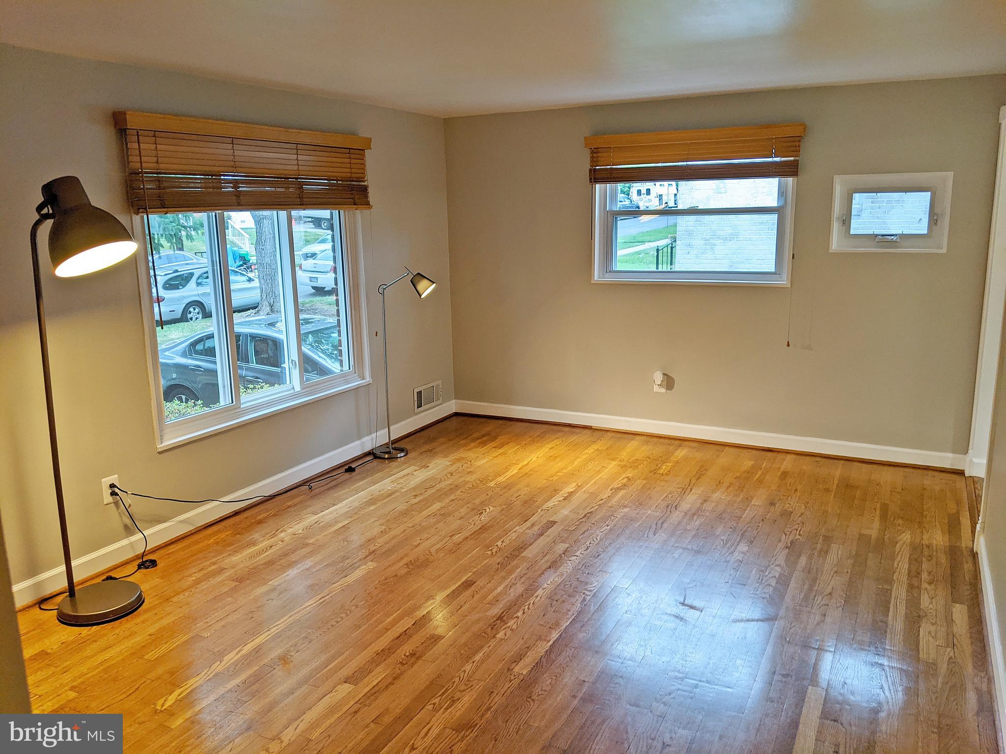 3516 Everton Street Silver Spring, MD 20906 - Photo 17 of 72 Living Room