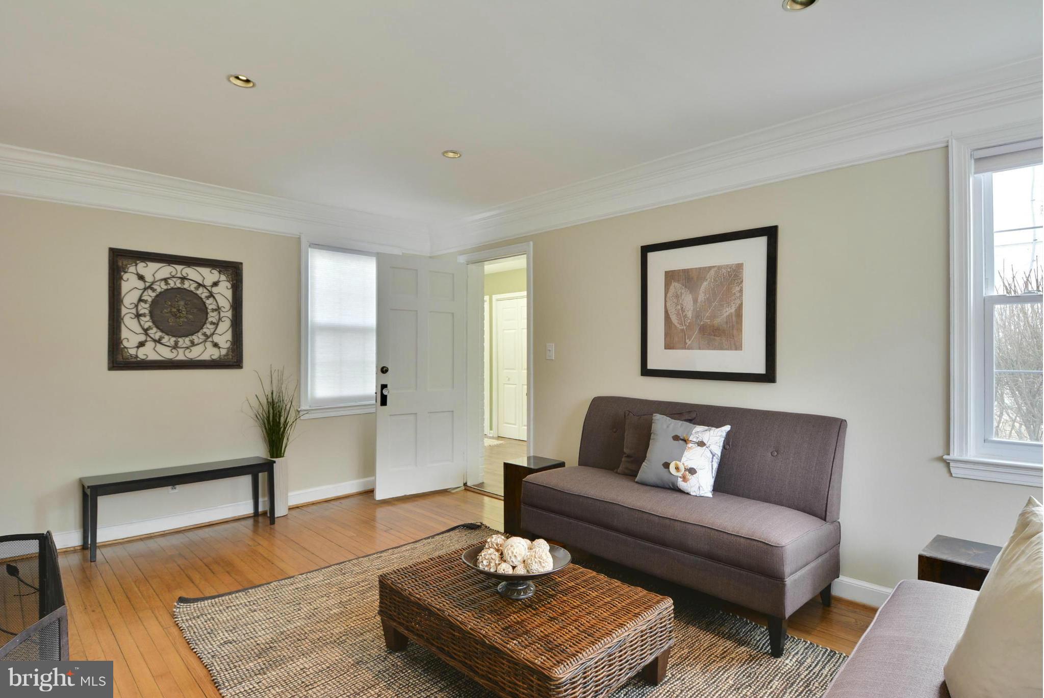 9407 Riley Place Silver Spring, MD 20910 - Photo 4 of 28 Living Room