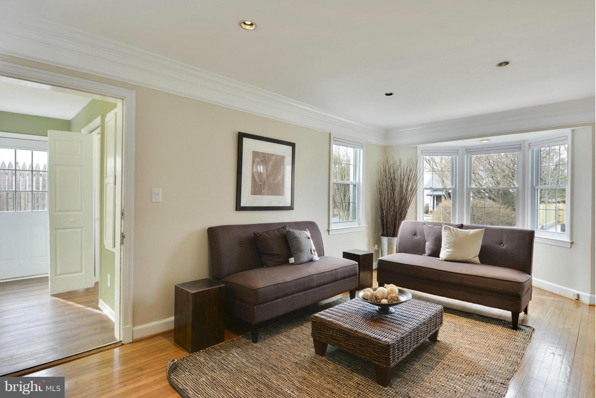 9407 Riley Place Silver Spring, MD 20910 - Photo 5 of 28 Living Room