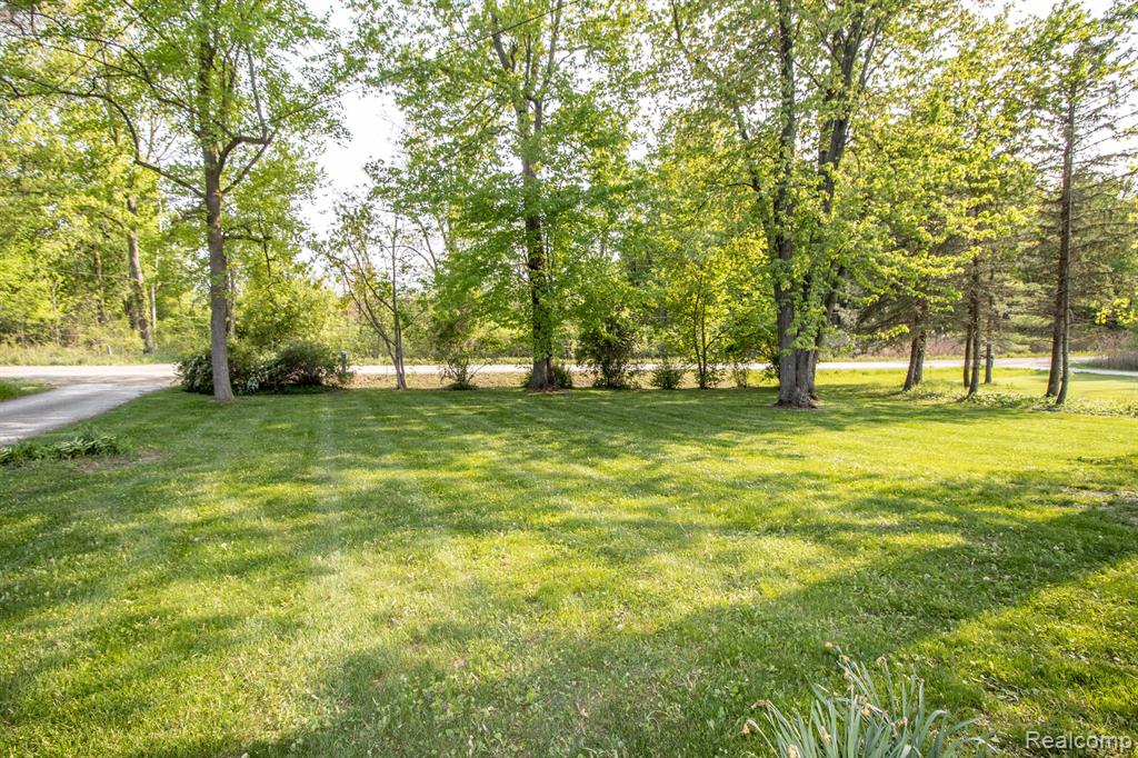 2142 West Ray Road Fenton, MI 48430 - Photo 44 of 52