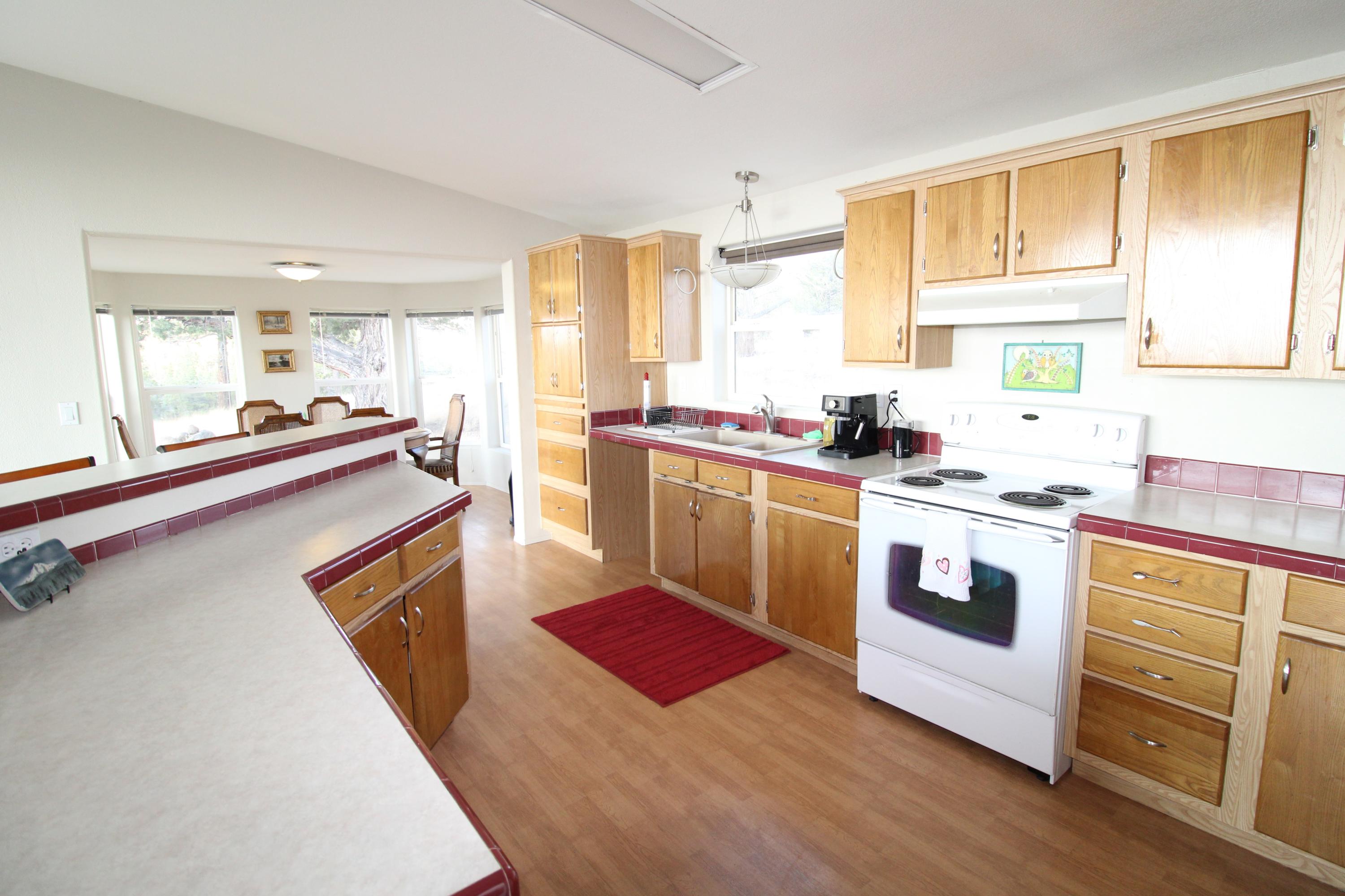 7571 Southeast Walther Loop Prineville, OR 97754 - Photo 10 of 38 Kitchen