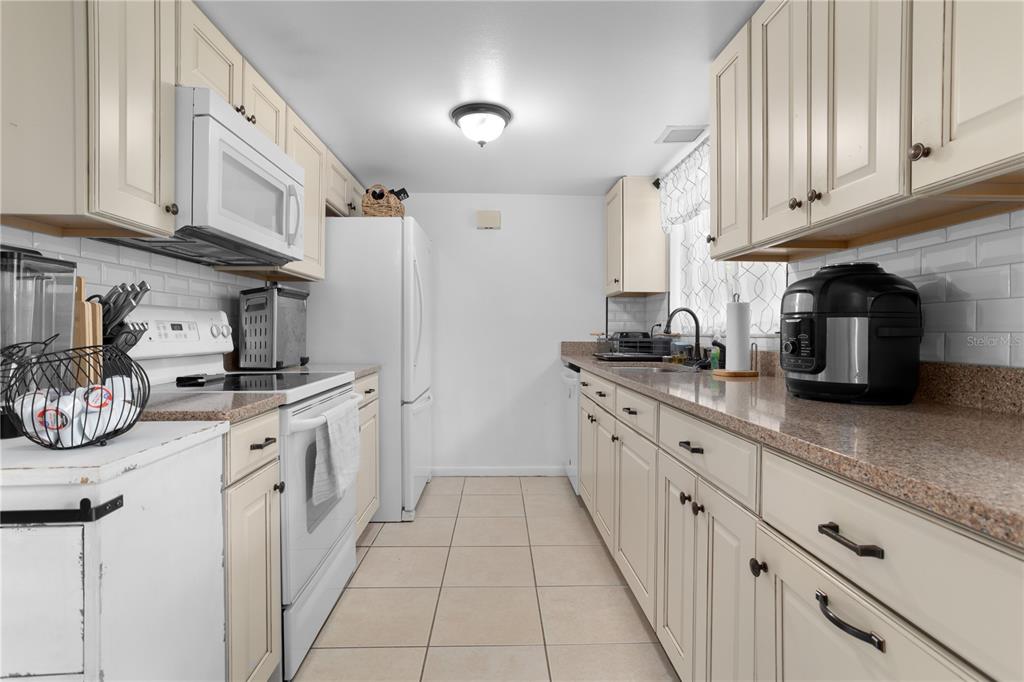 10020 Arbor Ridge Trail Orlando, FL 32817 - Photo 6 of 17