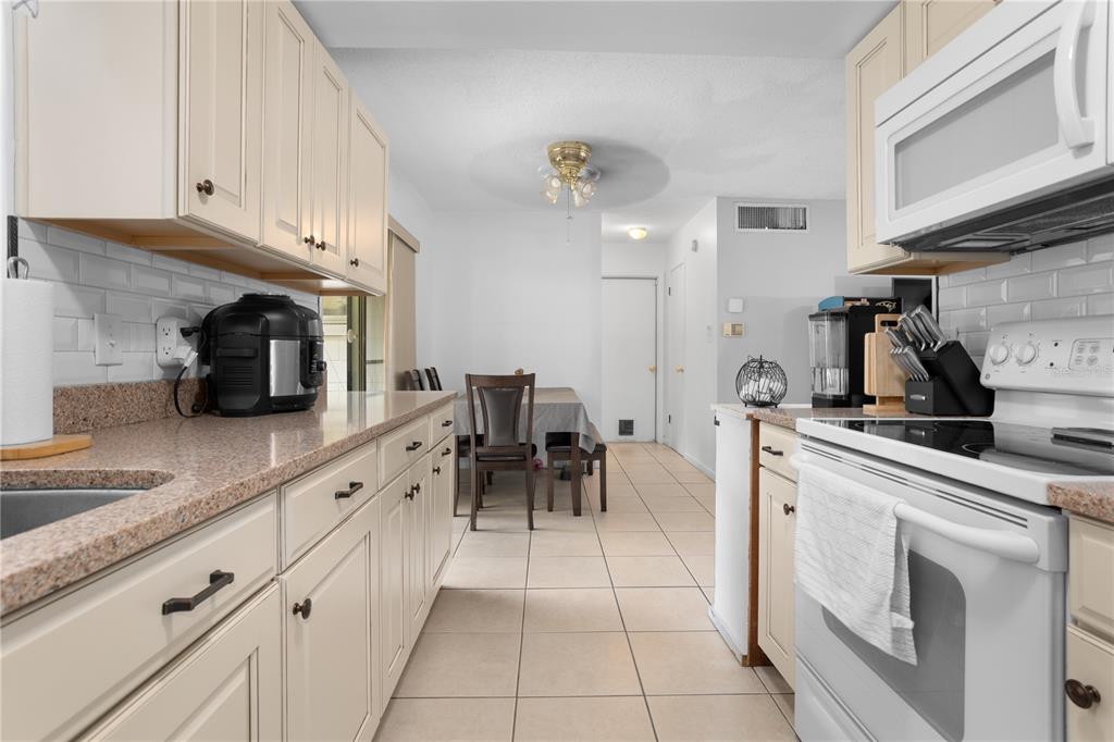 10020 Arbor Ridge Trail Orlando, FL 32817 - Photo 7 of 17