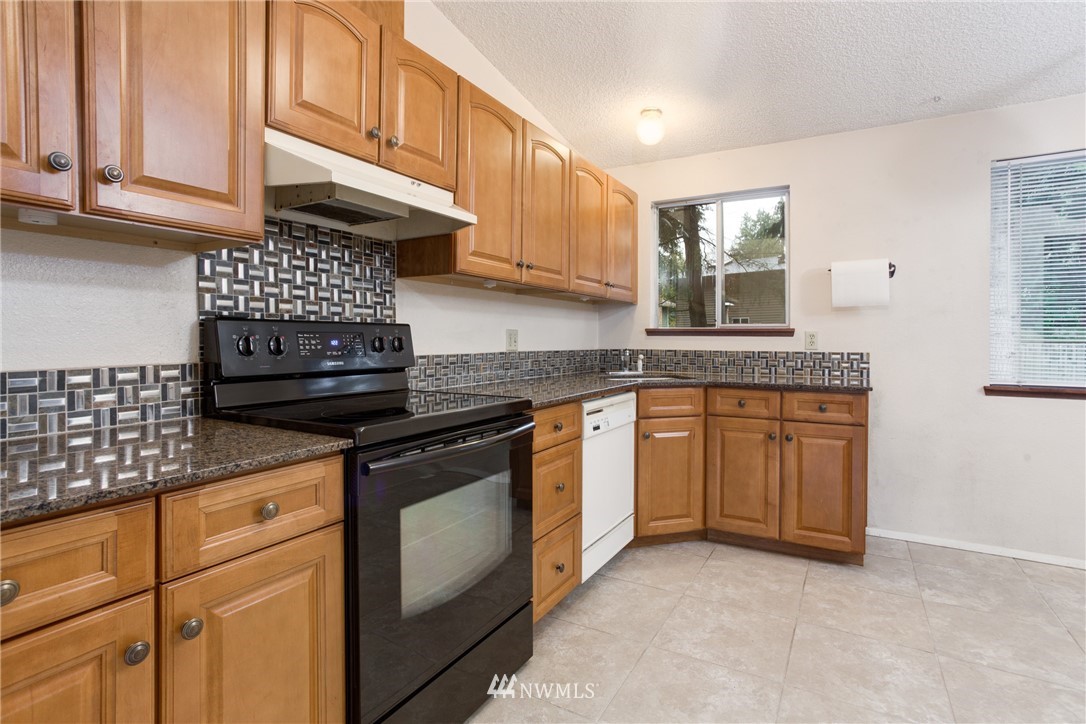 2211 172nd Place Southeast Bothell, WA 98012 - Photo 2 of 19 Gallery Image 2