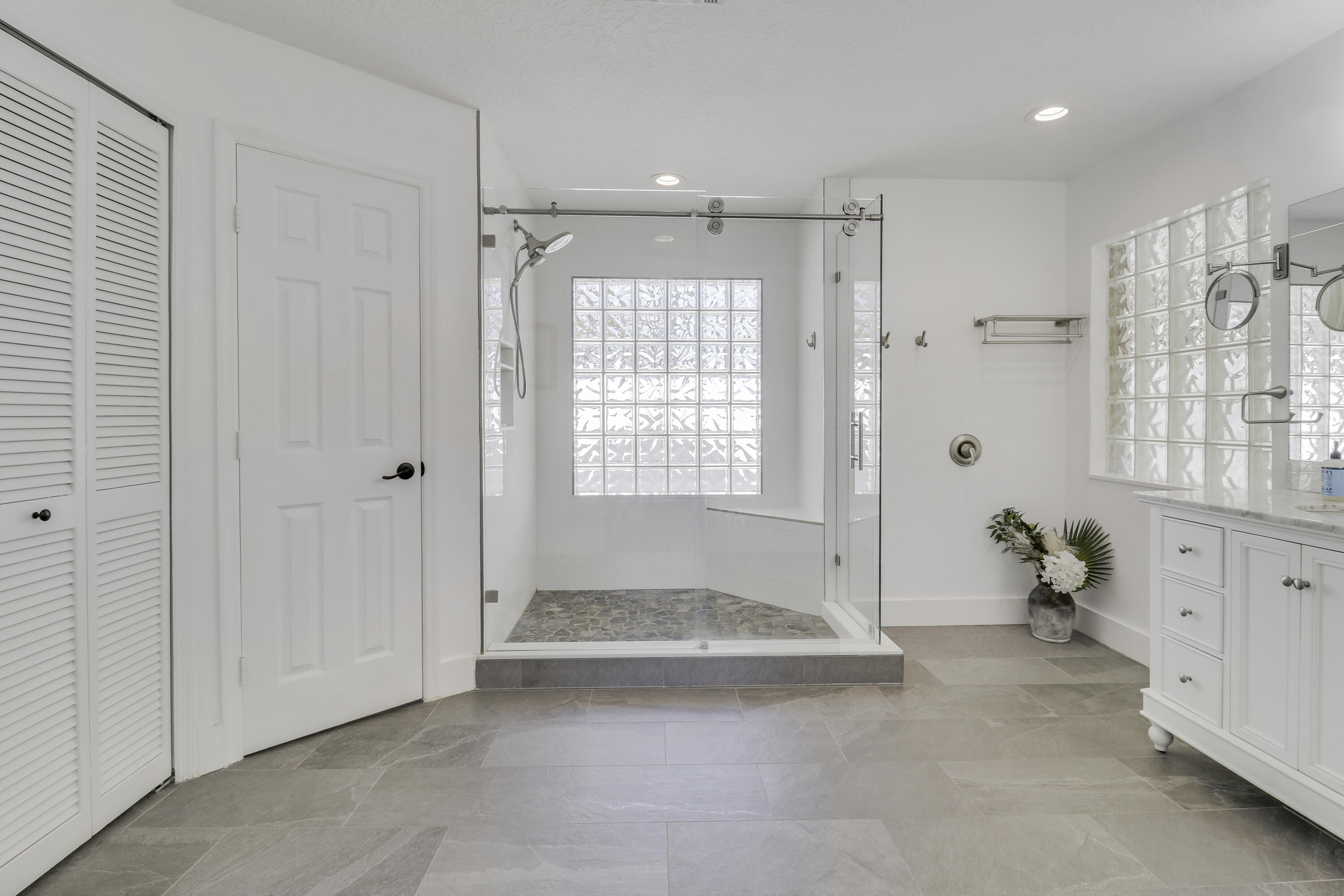 550 Southeast Ashley Oaks Way Stuart, FL 34997 - Photo 29 of 62 Primary Bathroom