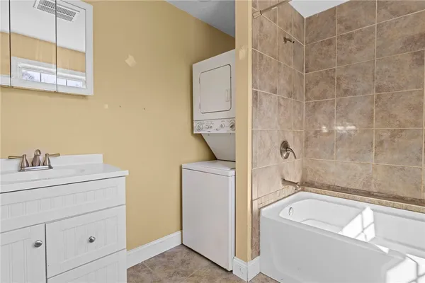 $265,000 | 444 Pequot Avenue, Warwick, RI 02889