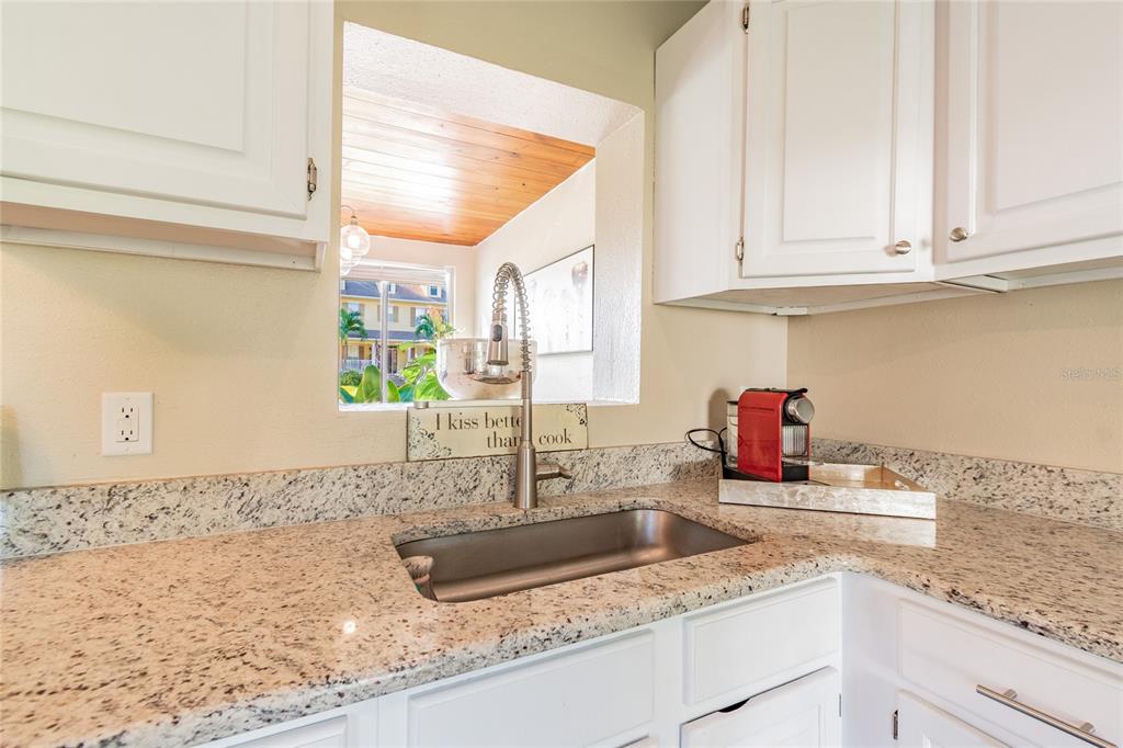 6206 South Kelly Road Tampa, FL 33611 - Photo 16 of 33