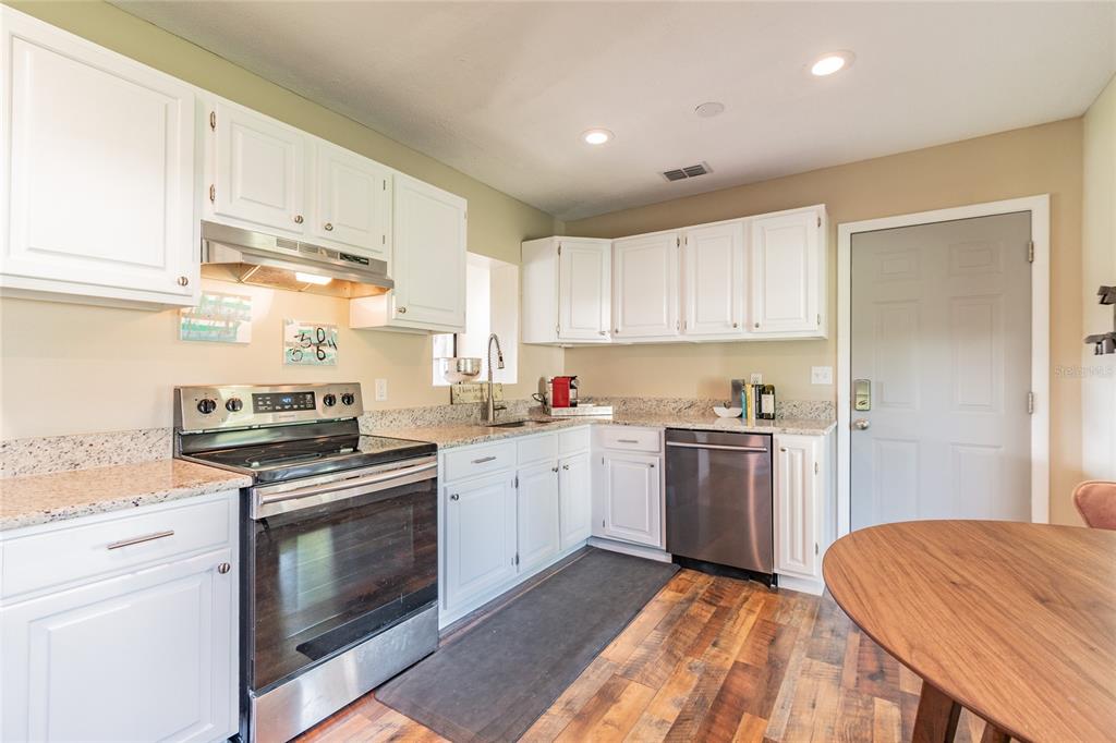 6206 South Kelly Road Tampa, FL 33611 - Photo 17 of 33