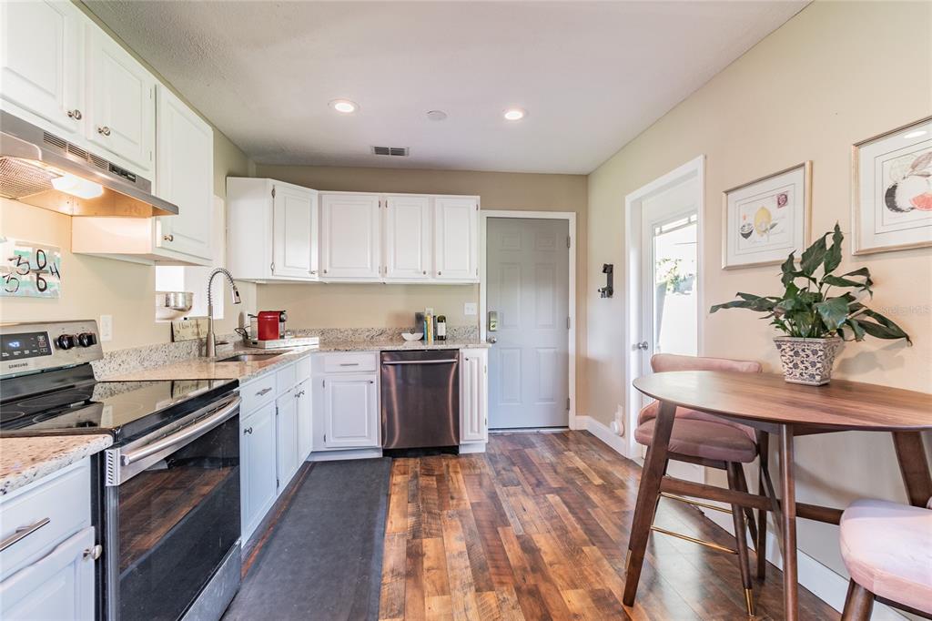 6206 South Kelly Road Tampa, FL 33611 - Photo 18 of 33