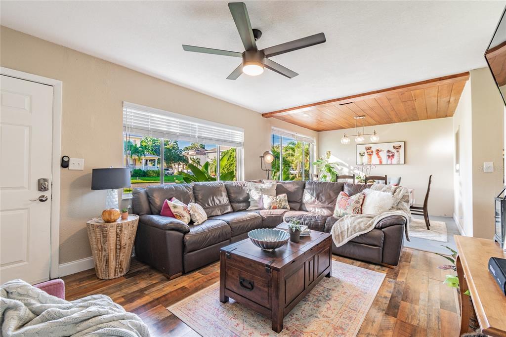 6206 South Kelly Road Tampa, FL 33611 - Photo 9 of 33