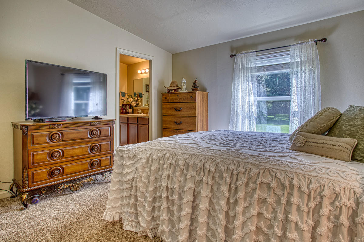 55915 Blue Eagle Road Bend, OR 97707 - Photo 27 of 31 Master Bedroom