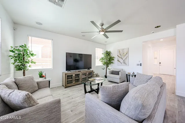 $8,000 | 8958 West State Avenue, Glendale, AZ 85305