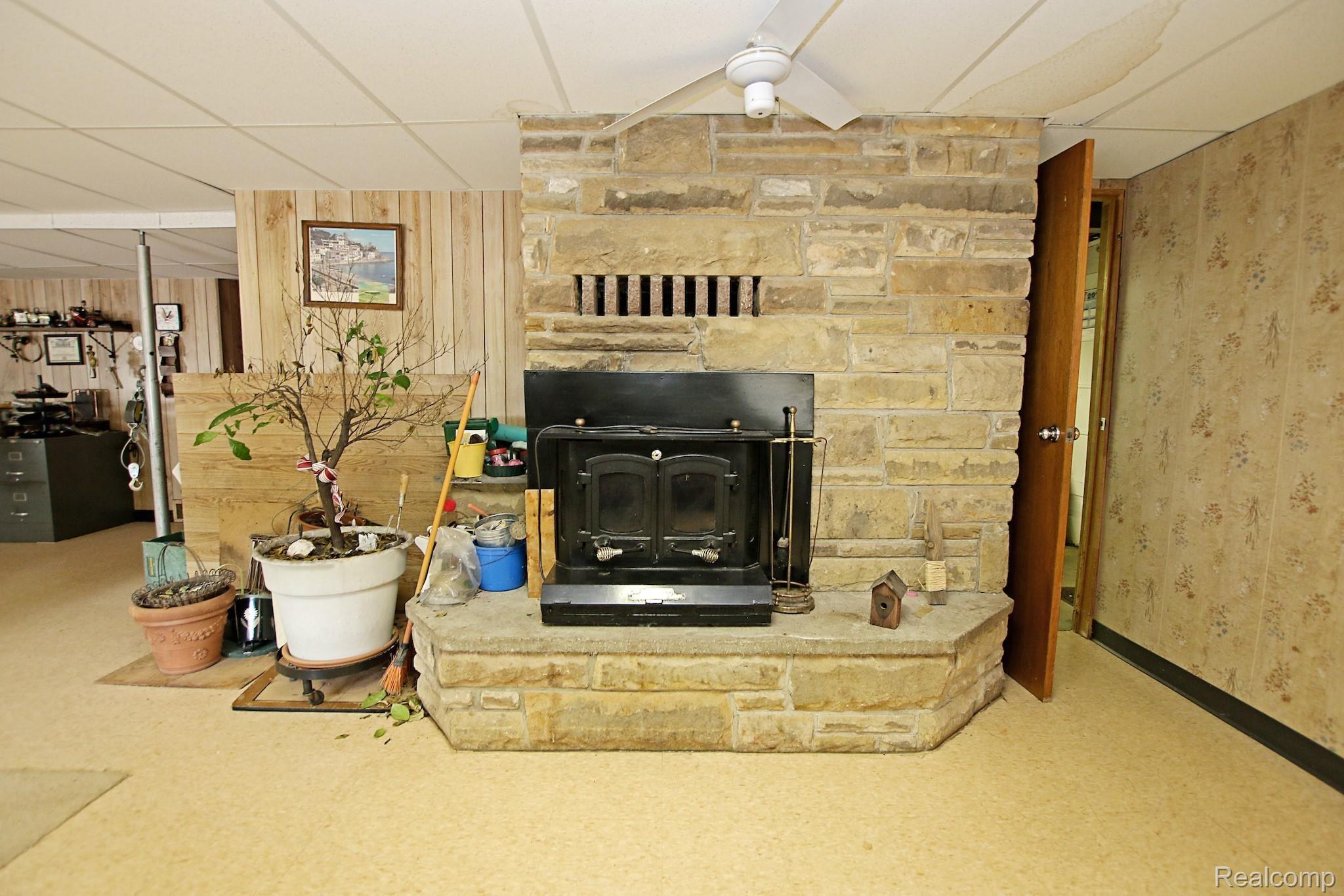 3700 Rohr Road Lake Orion, MI 48359 - Photo 28 of 55 28) Lower Level Kitchen.jpg
