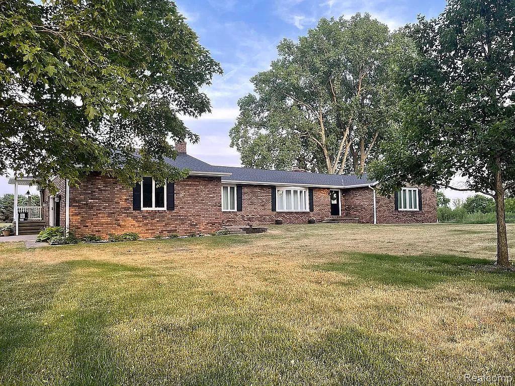 89561 Country Road 215 Decatur, MI 49045 - Photo 1 of 46