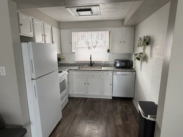 $99,900 | 30 Tilton Manor Drive, Unit 205, Rochelle, IL 61068