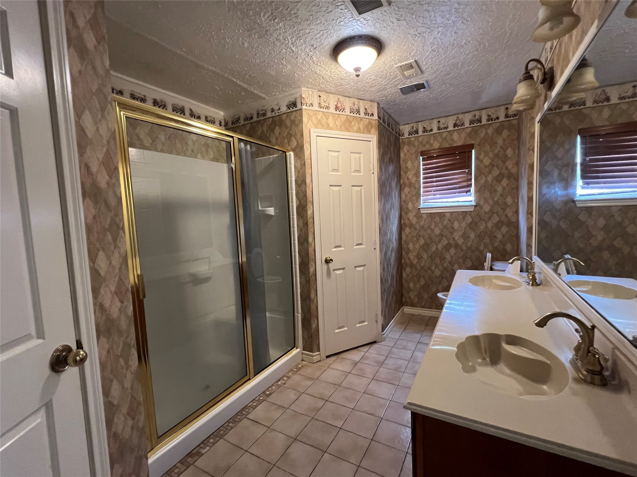 101 Willowbend Street Huntsville, TX 77320 - Photo 6 of 15 a bathroom with a sink and shower