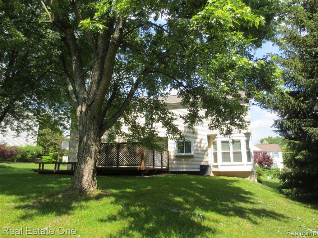 1655 Ridgecrest Rochester, MI 48306 - Photo 6 of 19 IMG_1475.JPG
