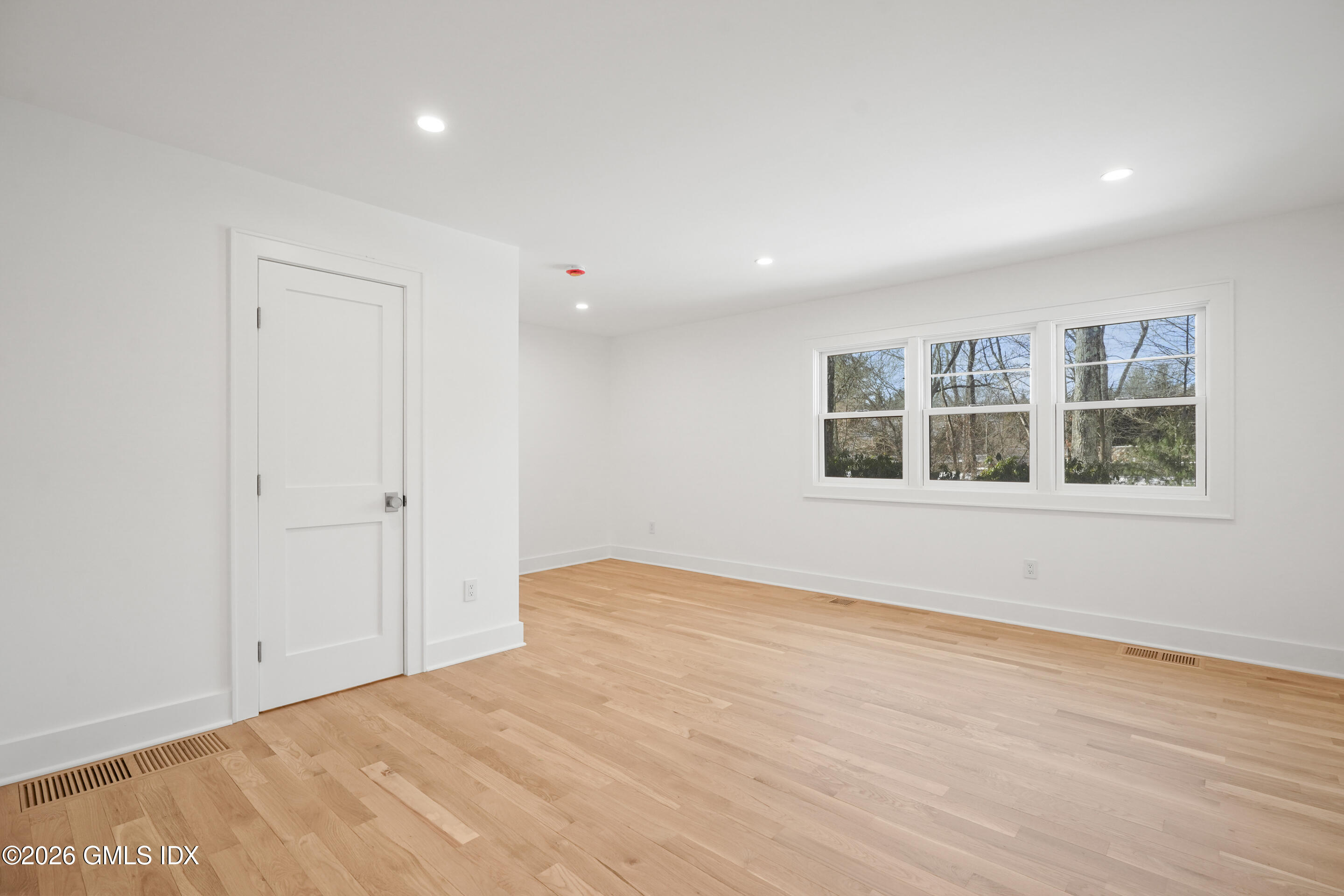 403 Stanwich Road Greenwich, CT 06830 - Photo 15 of 32 dining/bonus