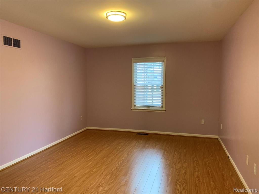 23895 Gill Road Farmington, MI 48335 - Photo 16 of 41