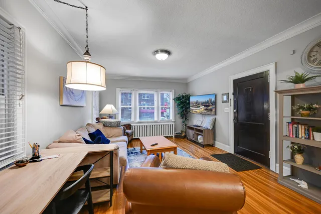 $224,900 | 3501 Dupont Avenue South, Unit 1, Minneapolis, MN 55408