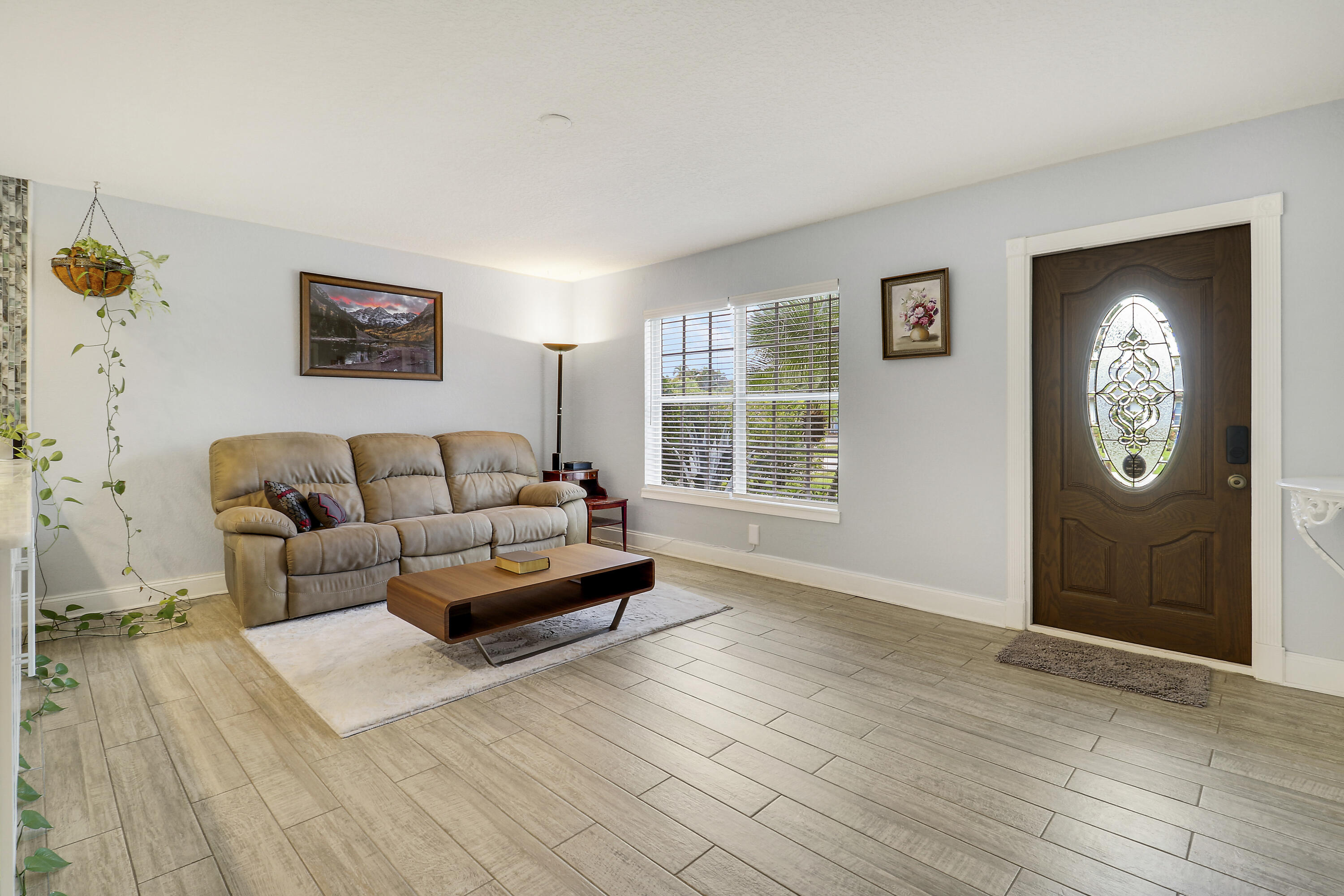 503 North Perry Avenue Jupiter, FL 33458 - Photo 6 of 32 Living Room