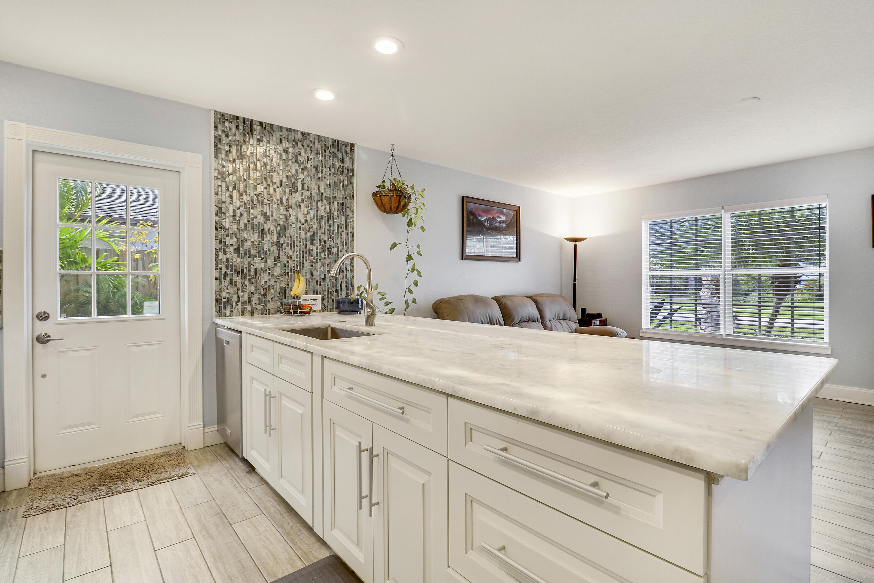 503 North Perry Avenue Jupiter, FL 33458 - Photo 10 of 32 Kitchen to Living