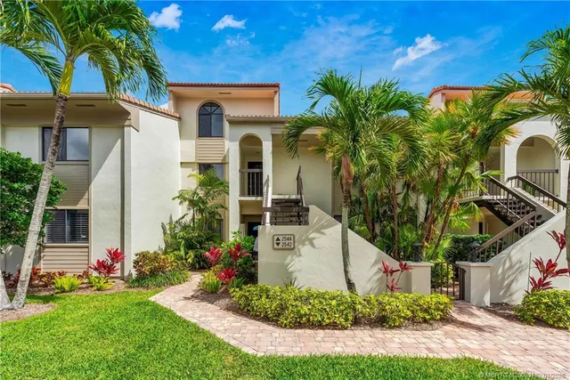 $225,000 | 2544 Northwest Seagrass Drive, Unit 6B, Palm City, FL 34990