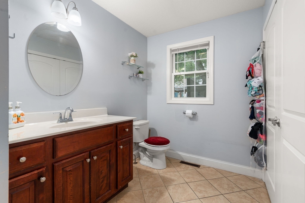 86 Granby Street Springfield, MA 01108 - Photo 15 of 40