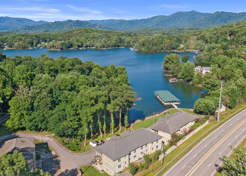 2145 Ridgecrest Circle, Unit 1 Hiawassee, GA 30546 - Photo 2 of 21