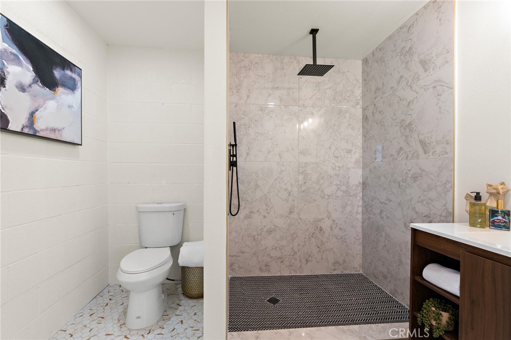 62420 Canterbury Street Joshua Tree, CA 92252 - Photo 27 of 50 a bathroom with a toilet and a shower