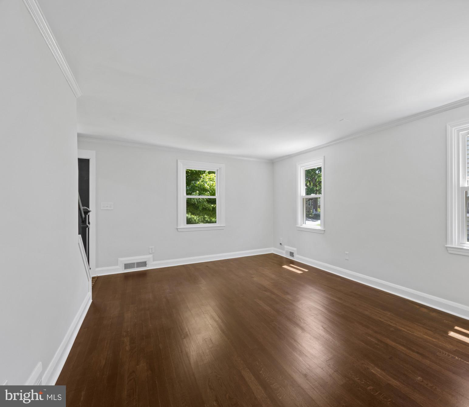 6506 Beverly Road Baltimore, MD 21239 - Photo 8 of 66 Living Room