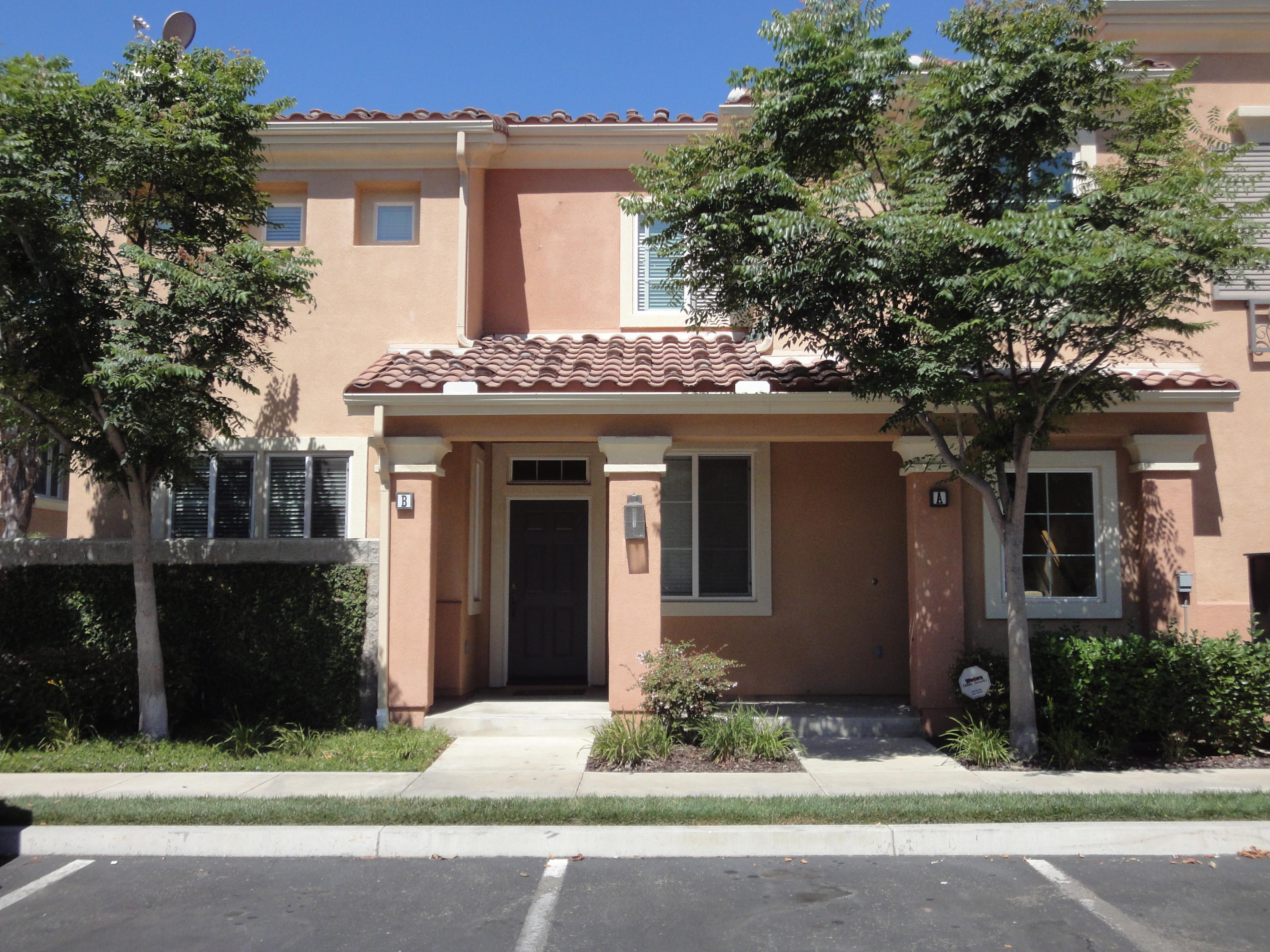 4144 Laredo Lane, Unit B Simi Valley, CA 93063 - Photo 3 of 31 LAREDO LISTING-3
