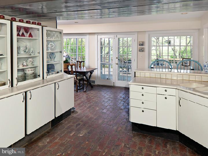 317 Mountain View Road Skillman, NJ 08558 - Photo 6 of 25