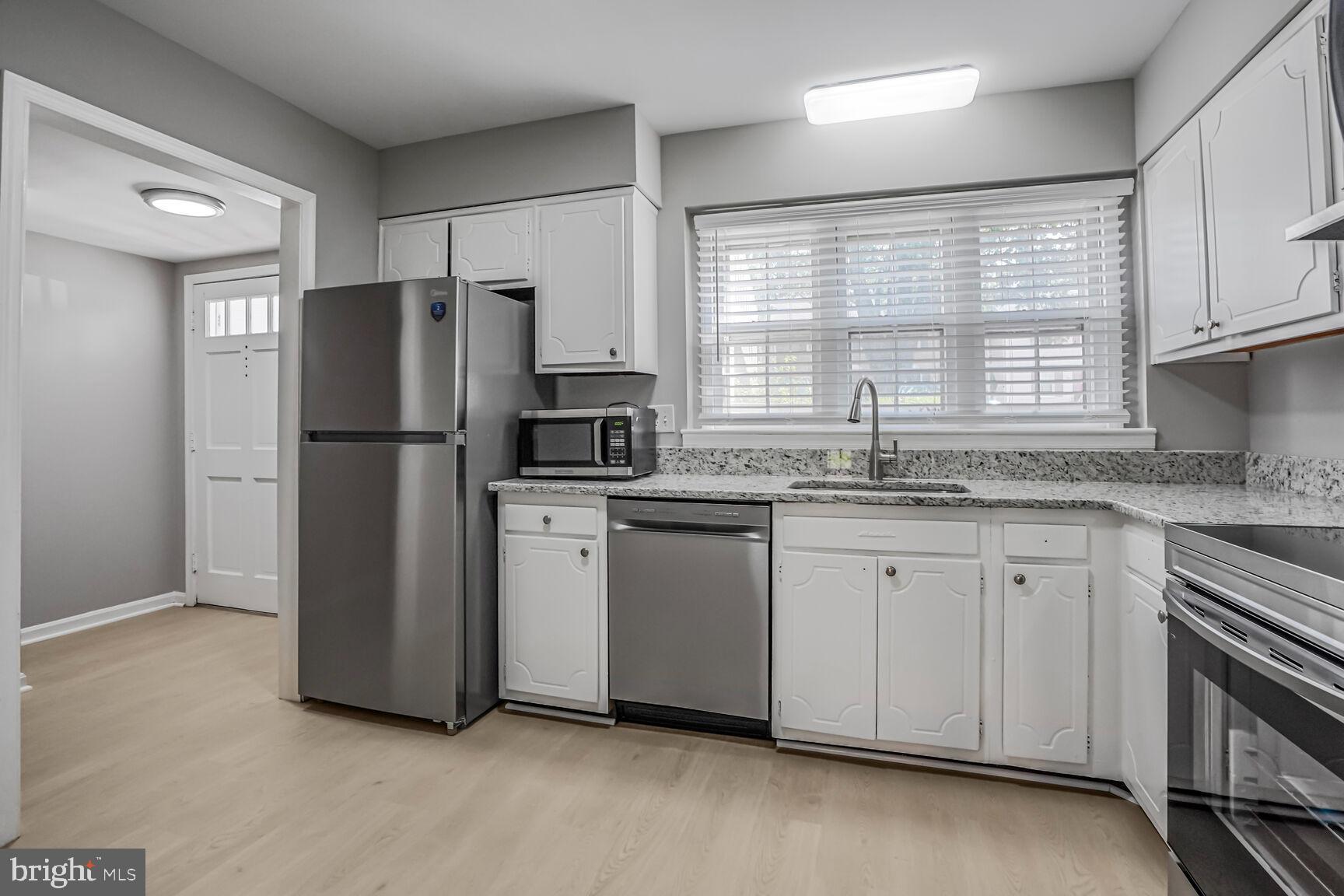14490 Golden Oak Road Centreville, VA 20121 - Photo 3 of 22 Gallery Image 3