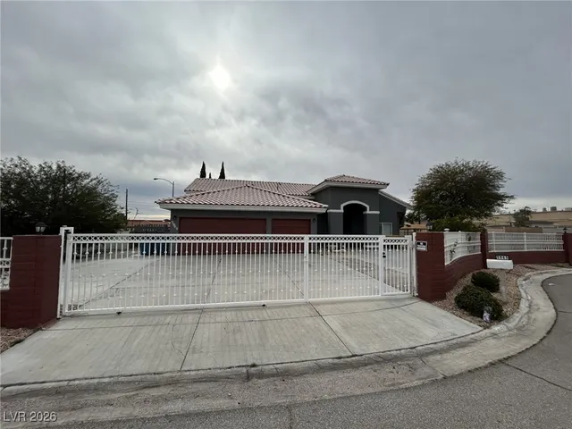 $2,550 | 5965 Desert Oasis Circle, Las Vegas, NV 89146