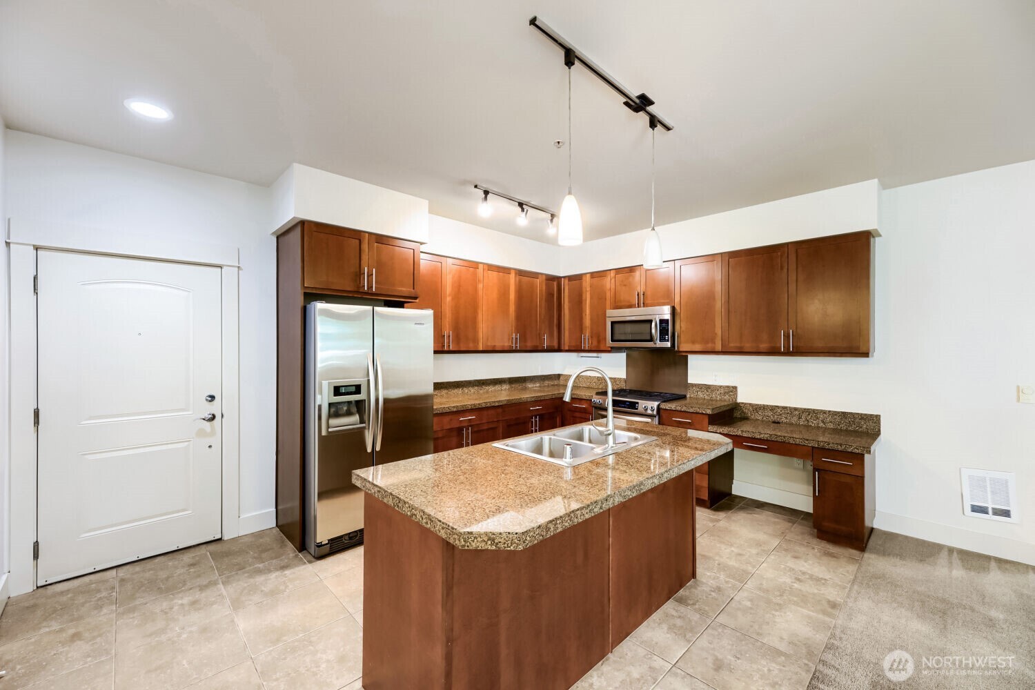 8535 Avondale Road Northeast, Unit A204 Redmond, WA 98052 - Photo 8 of 34