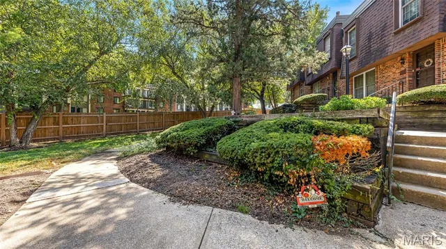 $1,650 | 13453 Coliseum Drive, Unit E, Chesterfield, MO 63017