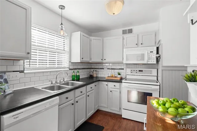 $1,650 | 13453 Coliseum Drive, Unit E, Chesterfield, MO 63017