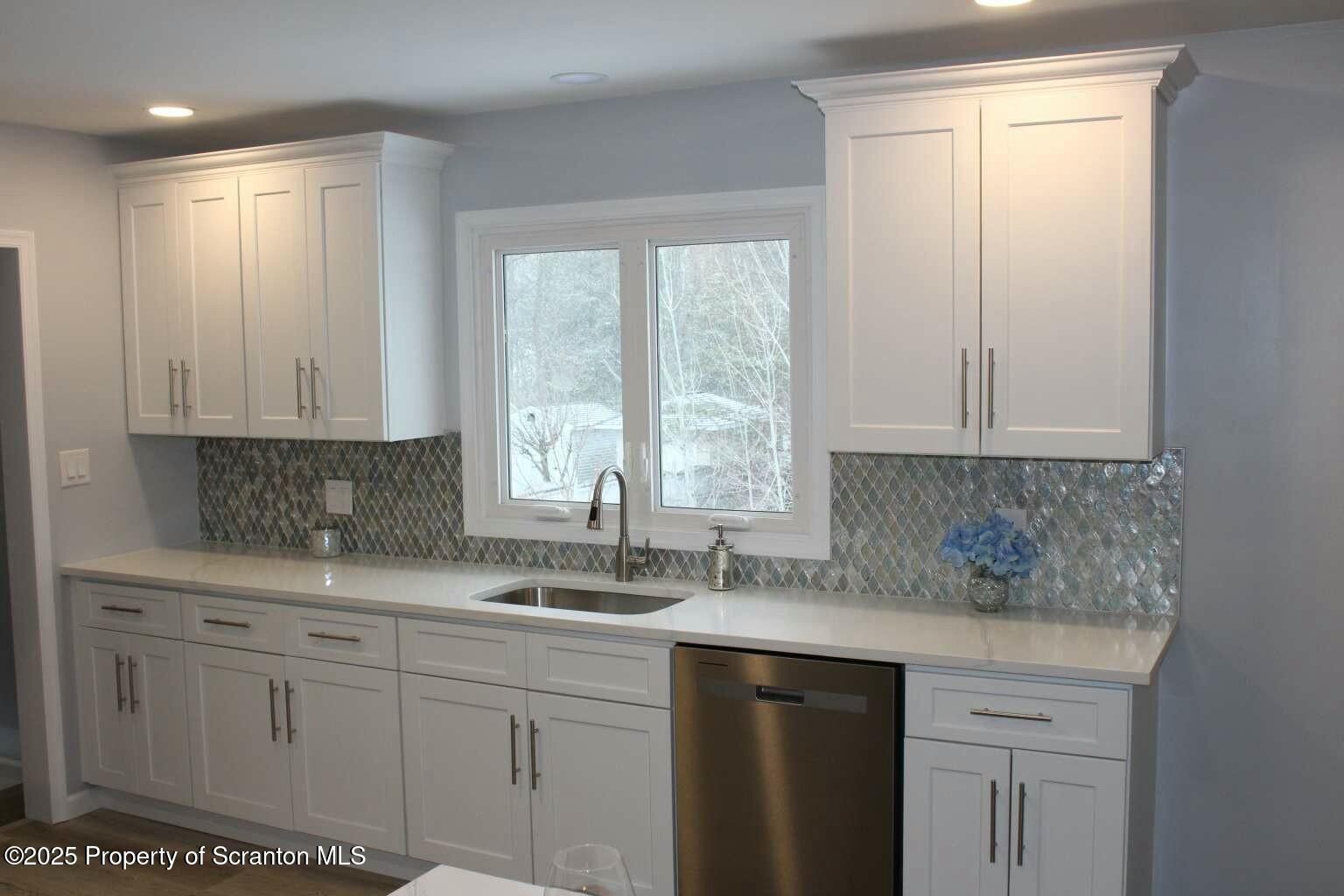 114 Sunset Road Moscow, PA 18444 - Photo 3 of 24 tempImageav8MoS