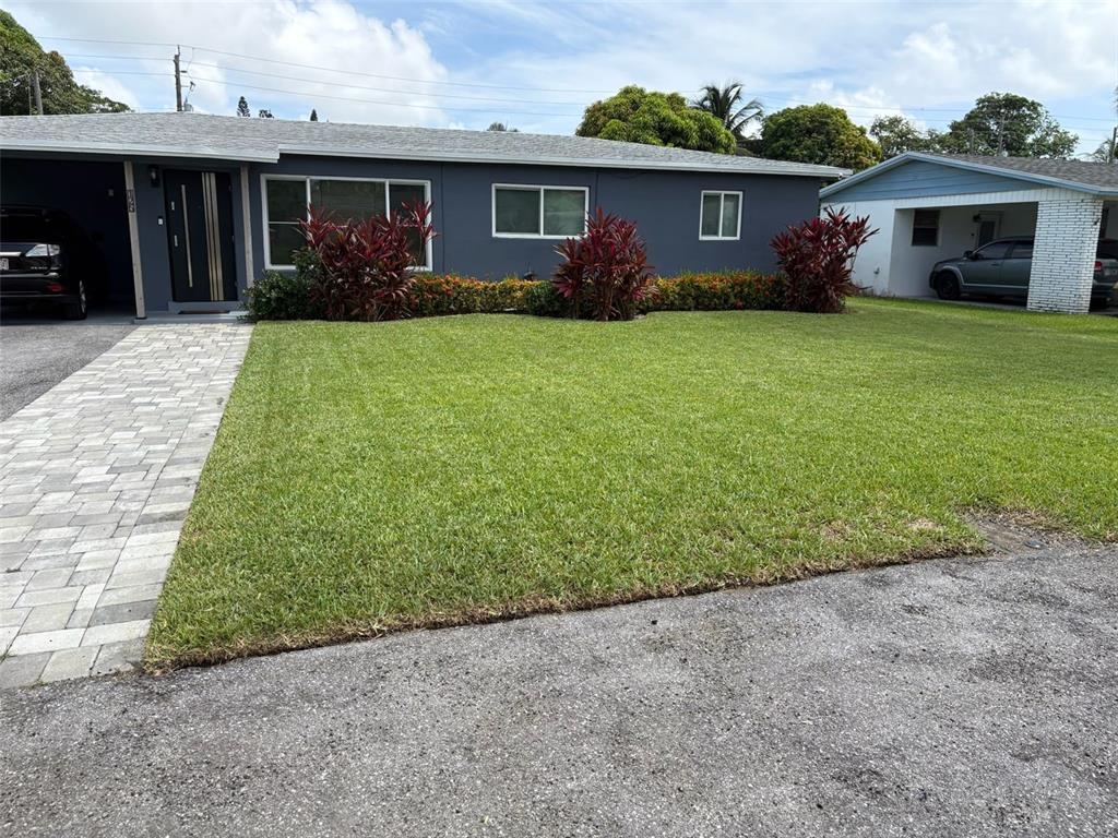 125 Southeast 6th Avenue Boynton Beach, FL 33435 - Photo 1 of 27 a view of a yard in front of a house