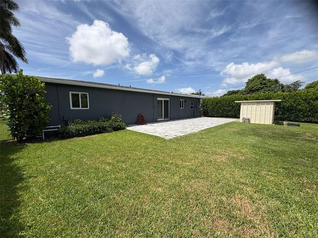 125 Southeast 6th Avenue Boynton Beach, FL 33435 - Photo 21 of 27 a view of a backyard of the house