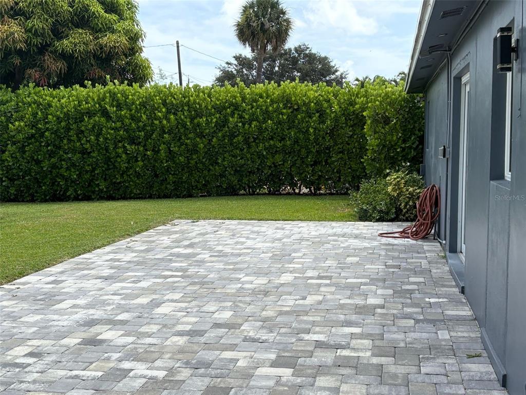 125 Southeast 6th Avenue Boynton Beach, FL 33435 - Photo 23 of 27 a view of a backyard