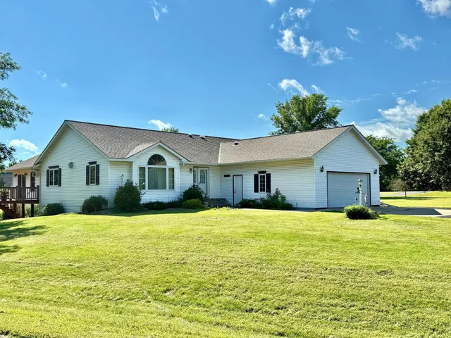 $550,000 | 115 Burr Oak Road, Redwood Falls, MN 56283